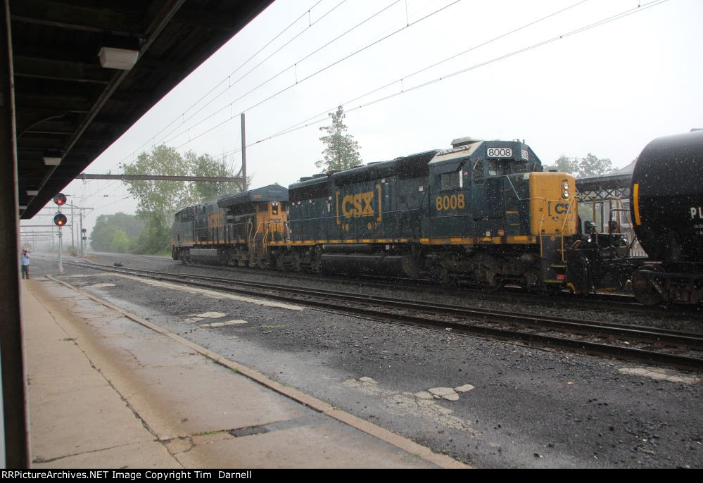 CSX 8008 on M404